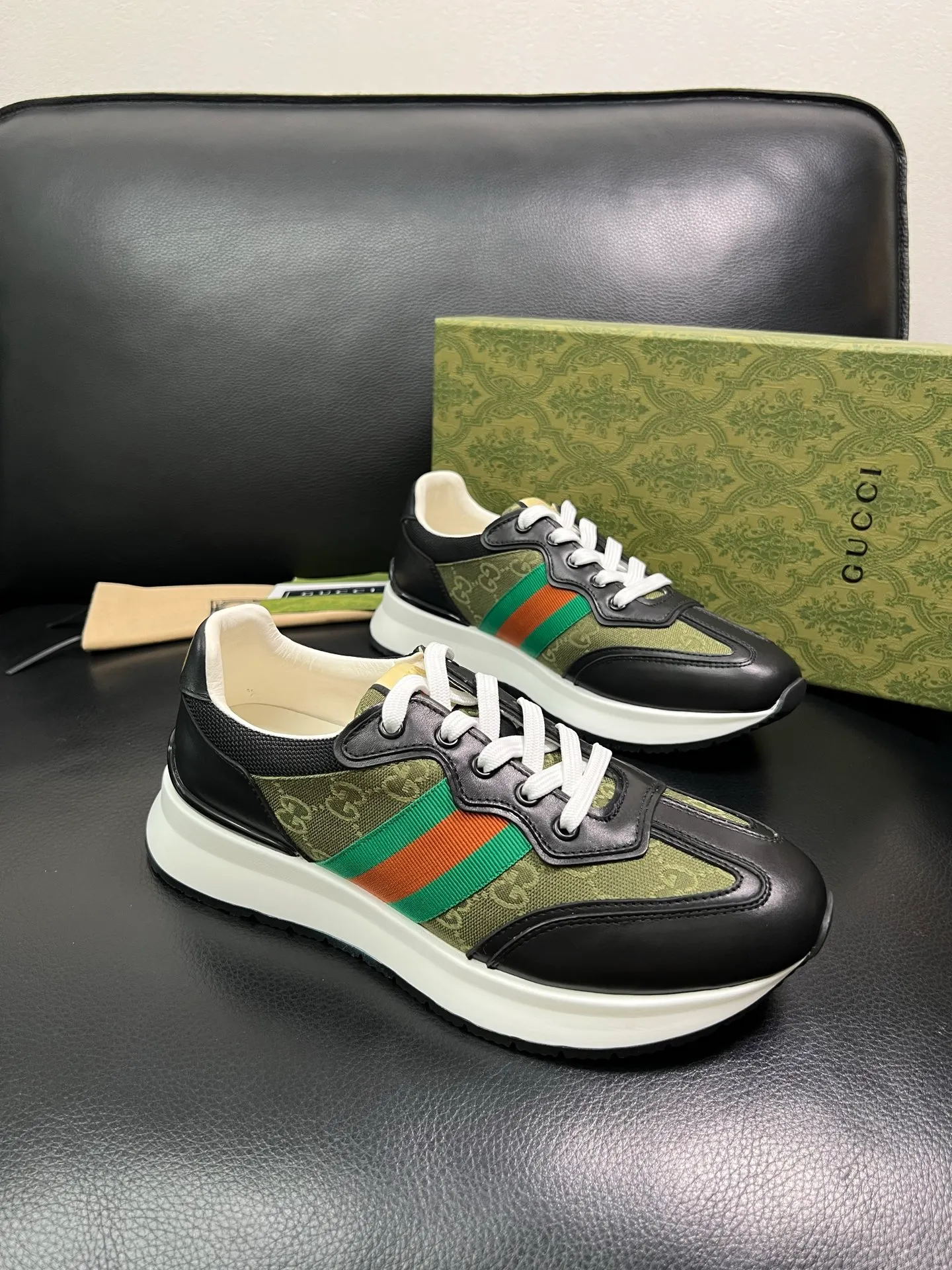 Men's shoes 💰800 Gucci top purchasing Gucci counter new model, original factory configuration of imported cowhide from Italy with printed cloth fabric, imported cowhide lining, breathable and comfortable, sole: original factory special sole is super comfortable, original factory and single goods are high quality, welcome to compare, code number 38-44 (customized 45 46) 85865
